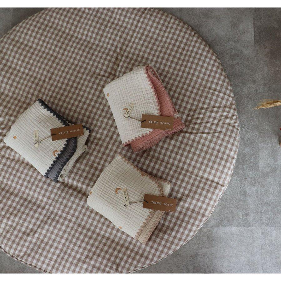 ゴールドの刺繍糸。6重ガーゼブランケット星と月の刺繍 Lサイズ(約140×85cm)