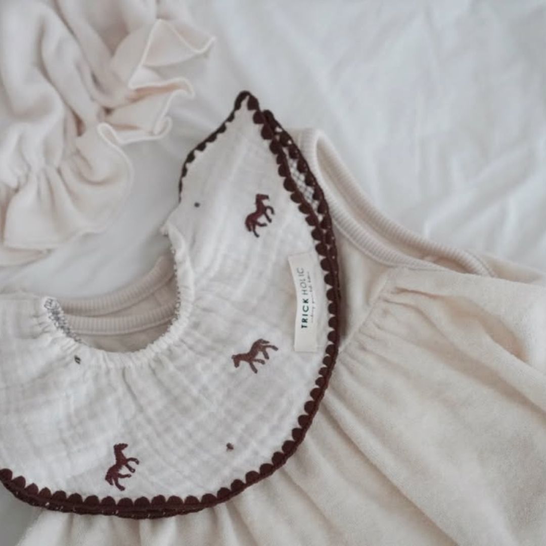 【7/4, 20時 再入荷】【2点までネコポス可】new cotton bib　馬柄刺繍　TRICK HOLICオリジナルデザイン　コットン　スタイ　ビブ　トリックホリック