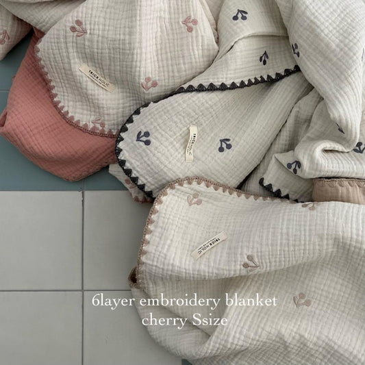 【C品販売会 8/21, 20時～8/24】サンプル品　6重ガーゼブランケットさくらんぼの刺繍　Sサイズ　ピンク×アイボリー　C-14