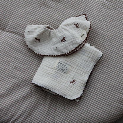 【6/4, 20時 再入荷】【2点までネコポス可】new cotton bib　馬柄刺繍　TRICK HOLICオリジナルデザイン　コットン　スタイ　ビブ　トリックホリック