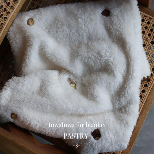 fuwafuwa fur blanket - pastry - S size